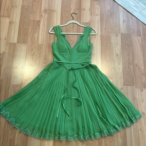 BCBG Paris Elegant Green Pleated Midi Dress